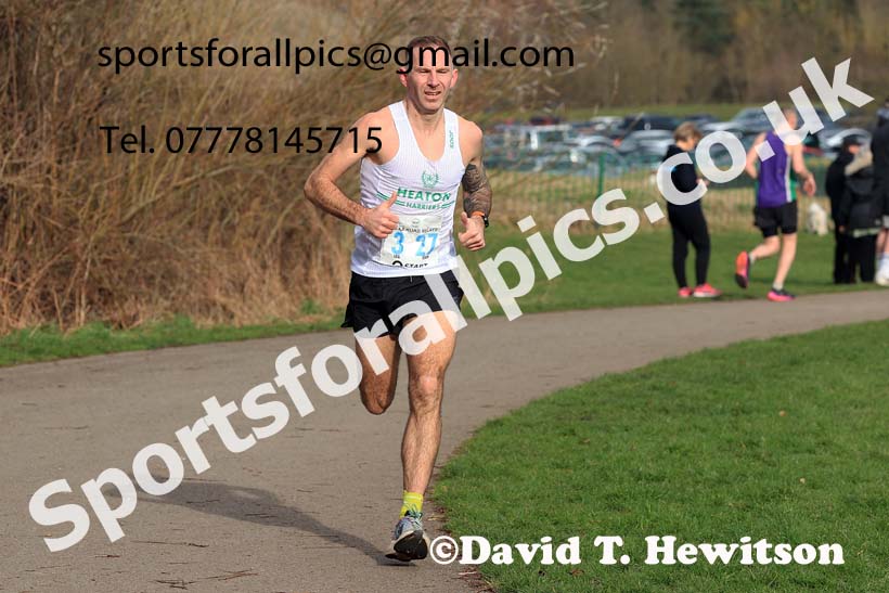 Senior and Veteran Men in the 2024 NECAA Road Relays Champs., Hetton Lyons Country Park, Hetton le Hole, County Durham. Photo: David T. Hewitson/Sports for All Pics